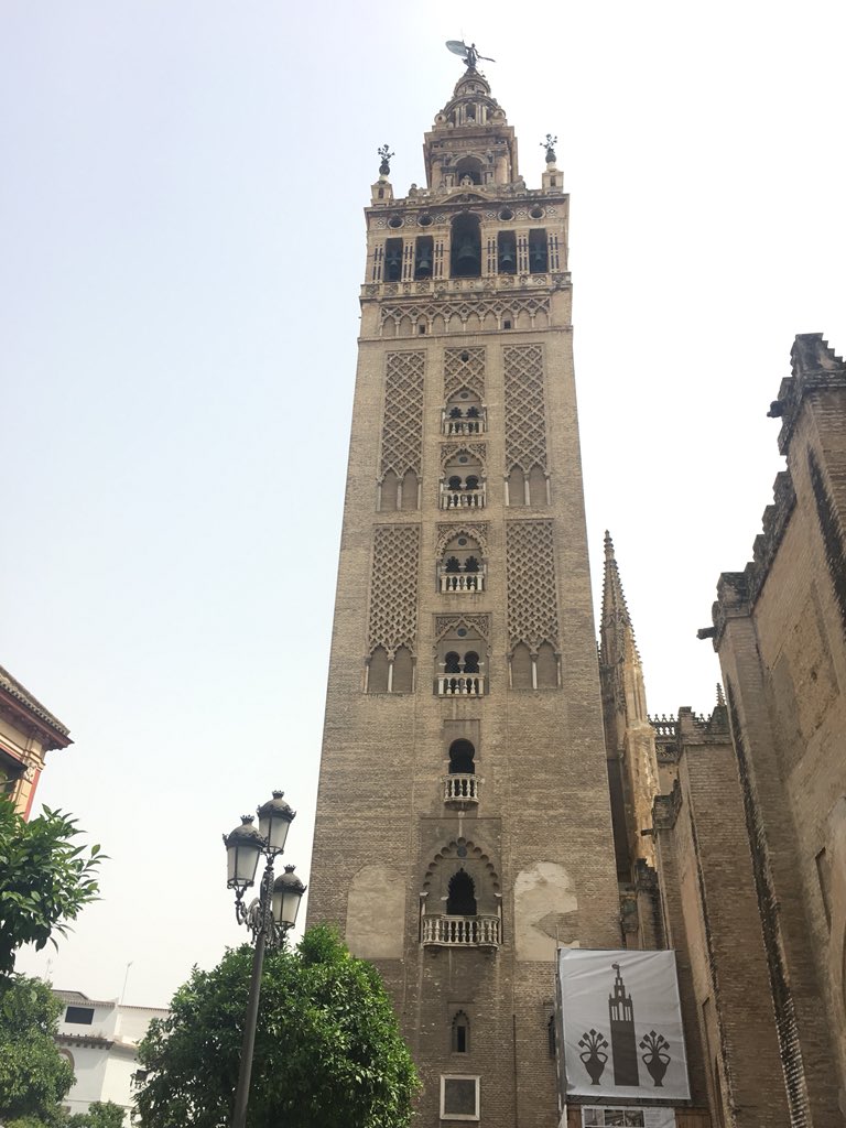 SenoraBright's tweet photo. Day 4 was another jam-packed day for our students! We started the morning by visiting a local neighborhood, Triana. We then did a tour of the Plaza de España as well as the Cathedral in Sevilla. We ended the day with a Flamenco dance lesson and show! ¡Olé! https://t.co/CpySXDwCTX