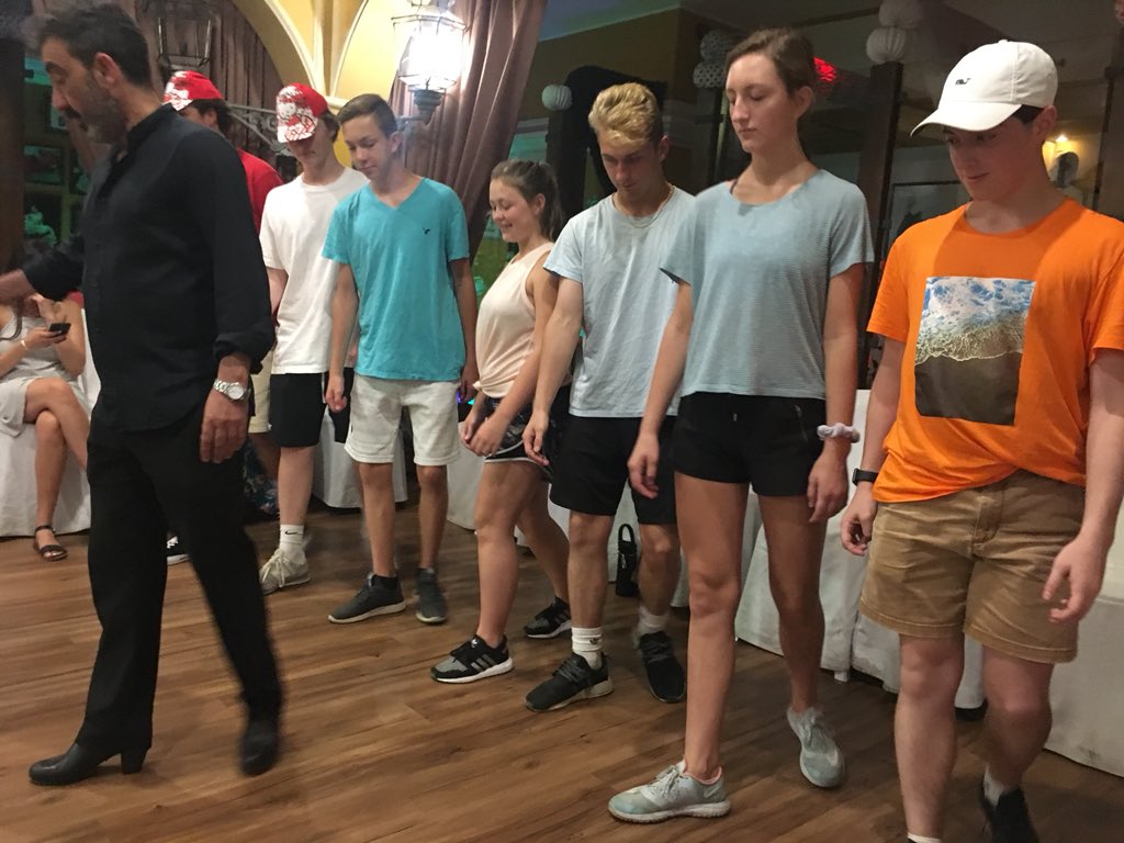 SenoraBright's tweet photo. Day 4 was another jam-packed day for our students! We started the morning by visiting a local neighborhood, Triana. We then did a tour of the Plaza de España as well as the Cathedral in Sevilla. We ended the day with a Flamenco dance lesson and show! ¡Olé! https://t.co/pHAMC0REzm