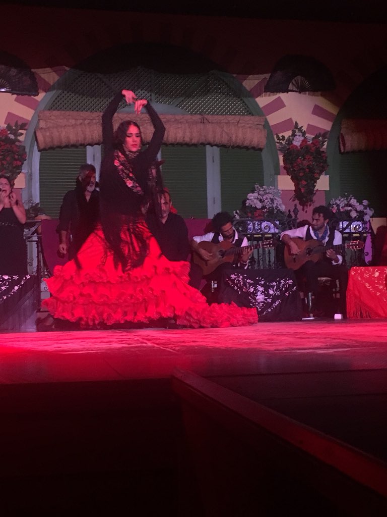 SenoraBright's tweet photo. Day 4 was another jam-packed day for our students! We started the morning by visiting a local neighborhood, Triana. We then did a tour of the Plaza de España as well as the Cathedral in Sevilla. We ended the day with a Flamenco dance lesson and show! ¡Olé! https://t.co/pHAMC0REzm