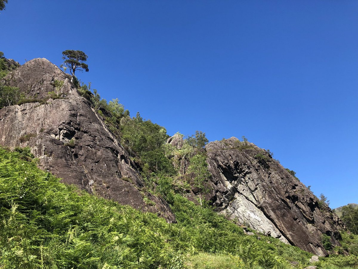 steamingboots's tweet photo. Glen Nevis earlier in the sunshine ☀️ #glennevis #polldubh https://t.co/9vFcLUnRwT