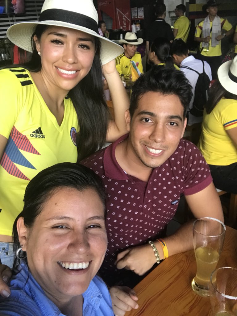 RhinoMontilla's tweet photo. Con la gente que le gusta, en la #CapitalMusical #WeLoveIbague #MiCasaEstáDeFiesta #SheepTeam #greatTeam https://t.co/oF7So2Hkdb