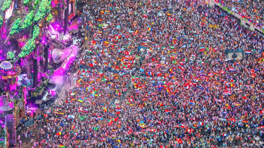 EDMsounds's tweet photo. What is your flag? #Tomorrowland 🌇🚩 https://t.co/4ZEVDT664g