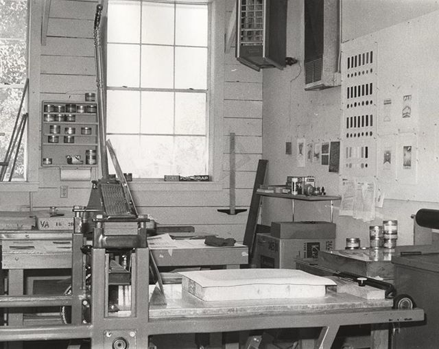 rairorg's tweet photo. RAiR History | The printmaking studio at the original site of the RAiR Program on Berrendo Road in Roswell, NM. Known to residents as “The Compound”, it was nicknamed “Hippie Corners” by local ranchers who were suspect of the artist community. #rairorg #tw #fbHistory https://t.co/JMNog3p0da