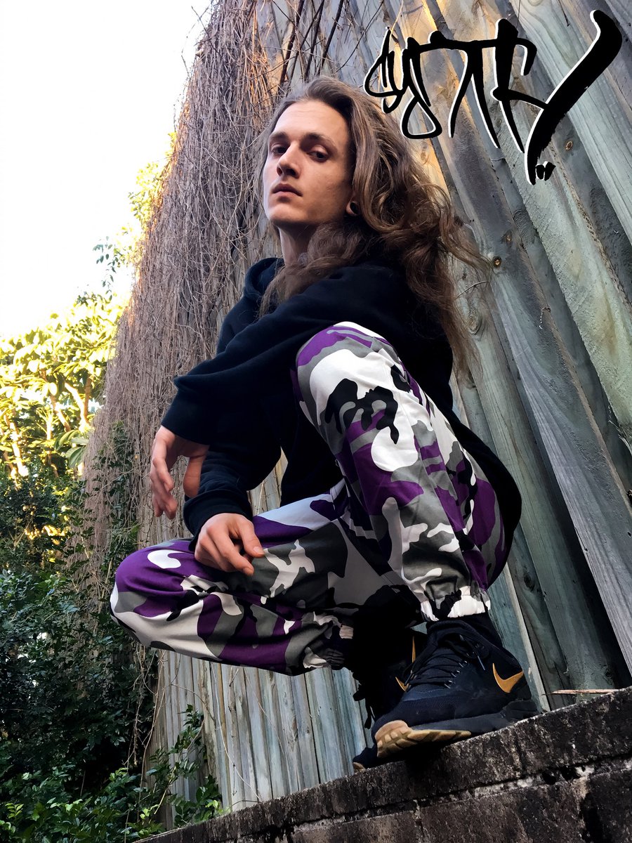 SYNTH MC ON ALL PLATFORMS
@ synthraps on IG and FB 🖤🎀