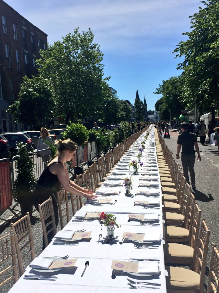 colmmccan's tweet photo. Amazing event Cork's Long Table 420 people on South Mall @CorksLongTable Collaboration by 10 Cork city restaurants, local suppliers & lovely dedication on menu to the late Mrs Myrtle Allen #CorksLongTable #Cork & Farmhouse cheese paired with Jameson Caskmates #MidletonDistillery https://t.co/drgprW1fly