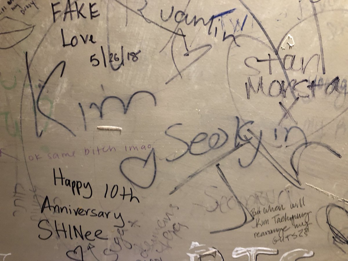 TheSuperCurl's tweet photo. We found the magical Kpop bathroom again and it’s just as wonderful as I remember #kpopweekend #KCONNY2018 https://t.co/7rDEfTTn2Y