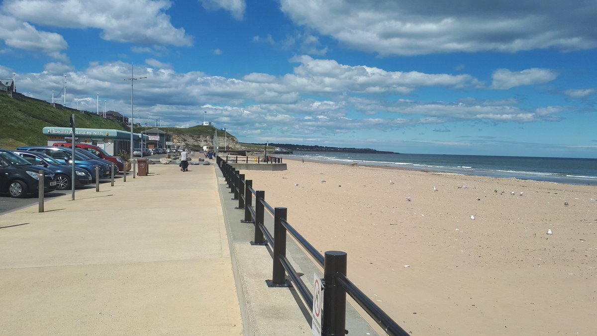 Donnakain7's tweet photo. Trip to roker beach for chips @DonwellHouse1 https://t.co/YQCkxXqthq