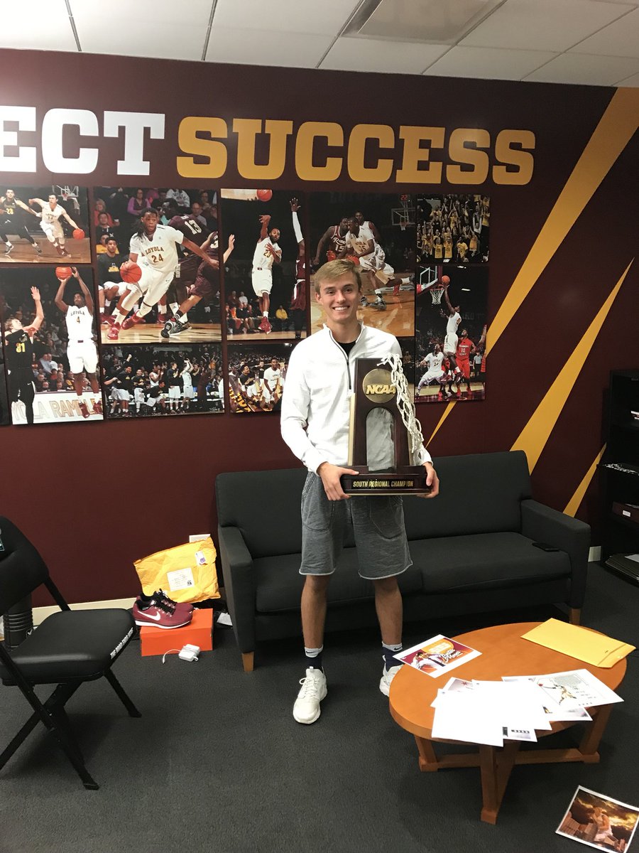 paxsonwojcik's tweet photo. COMMITTED❗️ #GoRamblers https://t.co/PrMGQGaXVn