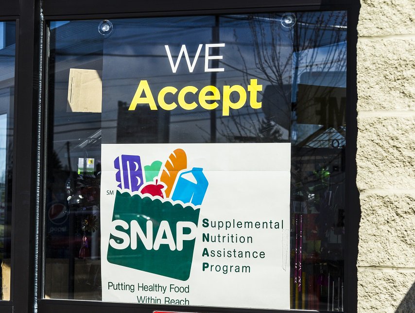 Unlike the House version, the Senate #FarmBill is bipartisan and protects #SNAP. Taking food from children, seniors, ppl w/ disabilities, veterans &amp; others will lead to greater hunger &amp; poverty. bit.ly/2tsKnGa