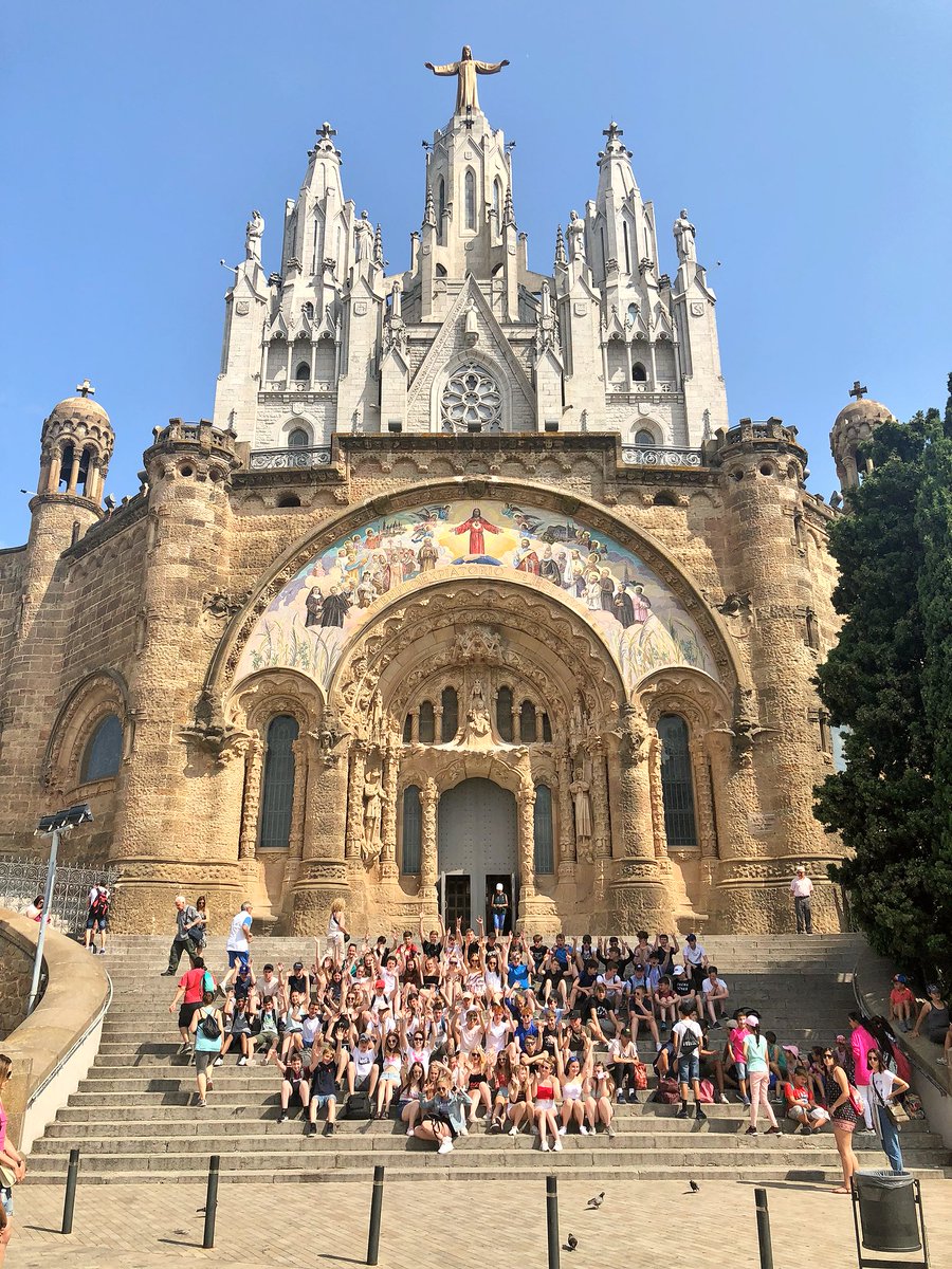 MissKelly_PE's tweet photo. A fantastic trip to Barcelona! Thank you to our 80 pupils that made the trip so enjoyable! #memories 🇪🇸💃🏼❤️ @BraesBarca @BraesHigh https://t.co/3Jo5V1UqD8