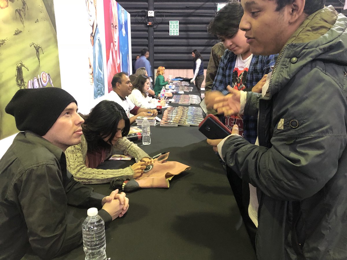 SMASH_CONmx's tweet photo. No te pierdas la firma de autógrafos con @AleDelint_ y @Nyghtwalker, las voces en español de Asuna y Kirito en Sword Art Online. 
¡Solo en #SMASHCON18! https://t.co/6SszFlldsD