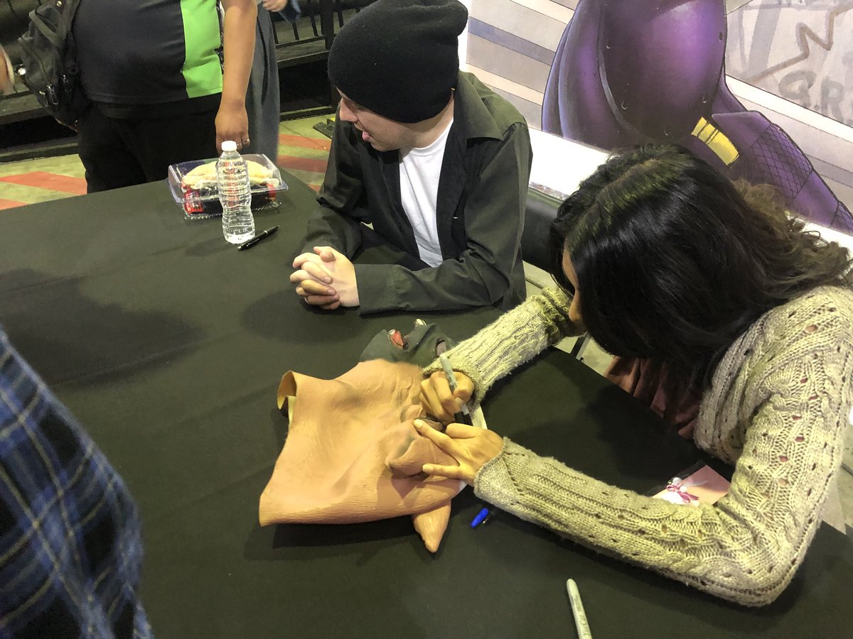 SMASH_CONmx's tweet photo. No te pierdas la firma de autógrafos con @AleDelint_ y @Nyghtwalker, las voces en español de Asuna y Kirito en Sword Art Online. 
¡Solo en #SMASHCON18! https://t.co/6SszFlldsD