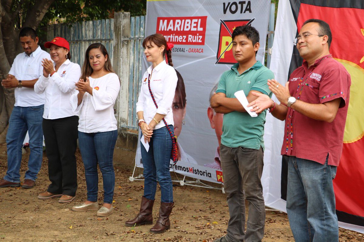 maribelmruiz's tweet photo. ¡#JuntosHaremosHistoria en la agencia El Limón de #SantoDomingoTehuantepec!
Mi respetada y querida compañera petista, la Profa. Dennis García, candidata de representación popular del PT a diputada local promueve el voto por #AMLOPT y por todas las candidatas y candidatos https://t.co/FQcWqTN9h8