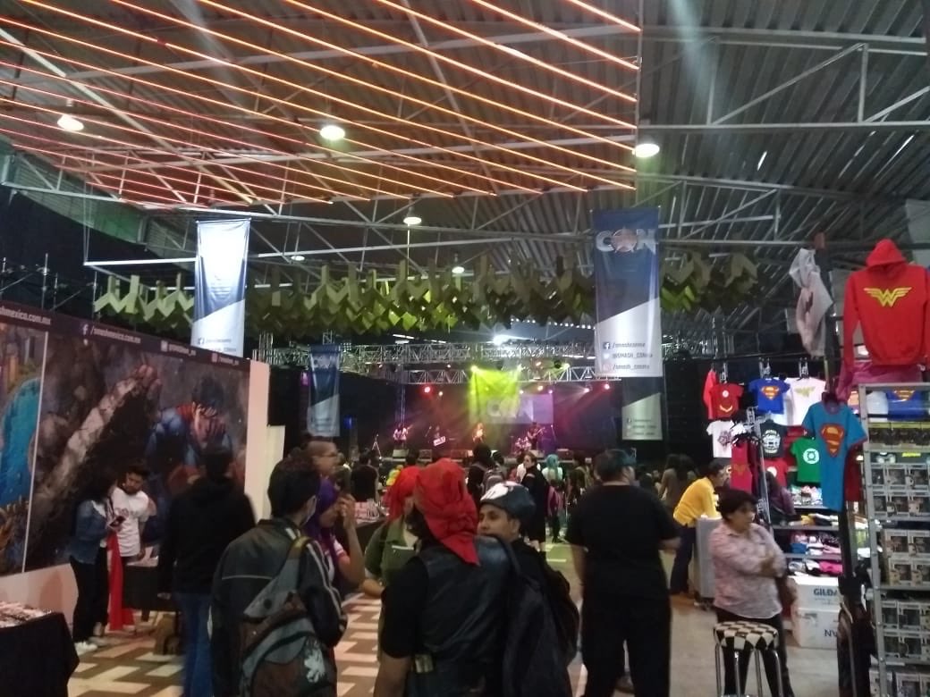 SMASH_CONmx's tweet photo. La gente sigue llegando a la #SMASHCON18 ¿Qué esperas?

Últimas horas. Te esperamos en la puerta 5 del Palacio de los Deportes con grandes sorpresas y todos los cómics a 50% de descuento. https://t.co/x2d9DcidLo