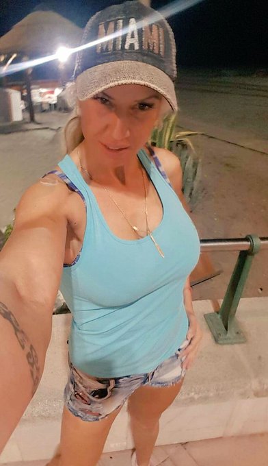 Con este paseito os doy las buenas noches ! ❤ #Body #BodyGym #Sexy #Hot #Boobs #Show #SnakeTeam https://t<a href="/tag/body"class="tags"><span>#body</span></a><a href="/tag/sexy"class="tags"><span>#sexy</span></a><a href="/tag/show"class="tags"><span>#show</span></a><a href="/tag/hot"class="tags"><span>#hot</span></a><a href="/tag/boobs"class="tags"><span>#boobs</span></a><a href="/tag/bodygym"class="tags"><span>#bodygym</span></a><a href="/tag/snake"class="tags"><span>#snake</span></a>