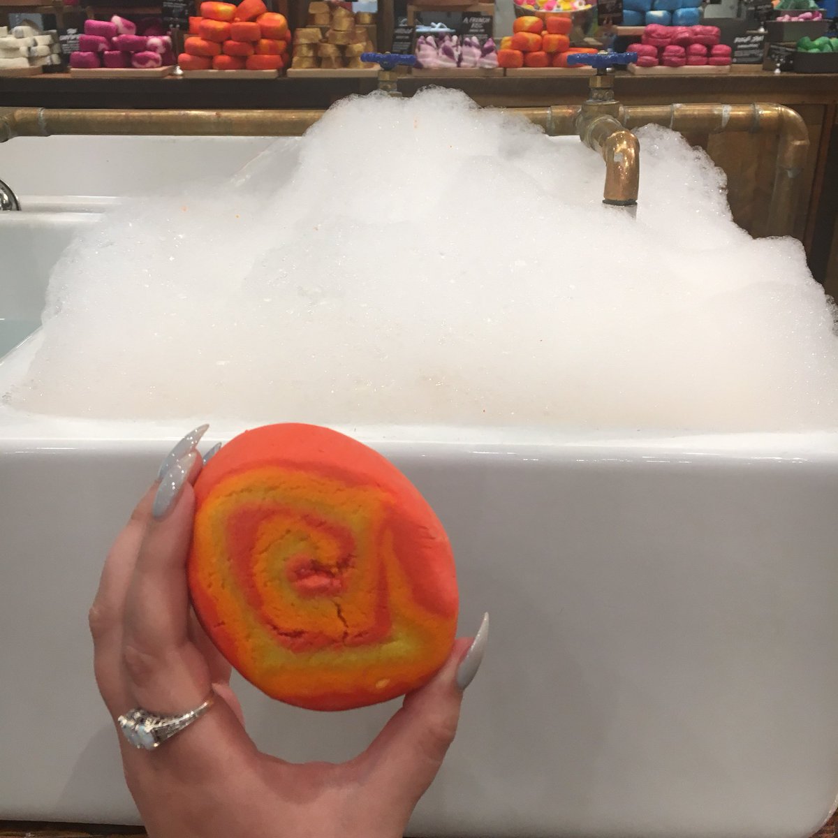 LUSHRoosevelt's tweet photo. We’re having so much fun playing with our Brightside Bubble Bar today! Pop on in for a demo! https://t.co/rzP92bA0XQ