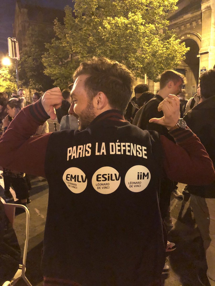 DavidLPokemon's tweet photo. Il y a 3 ans j’arrêtais les études en deuxième années d’école de commerce, j’ai croisé un élève de mon ancienne école qui me connaissait, ça fait toujours plaisir ! BIG UP Leonard de Vinci et force pour les partielles 🙏 https://t.co/NBqkLQiiU7