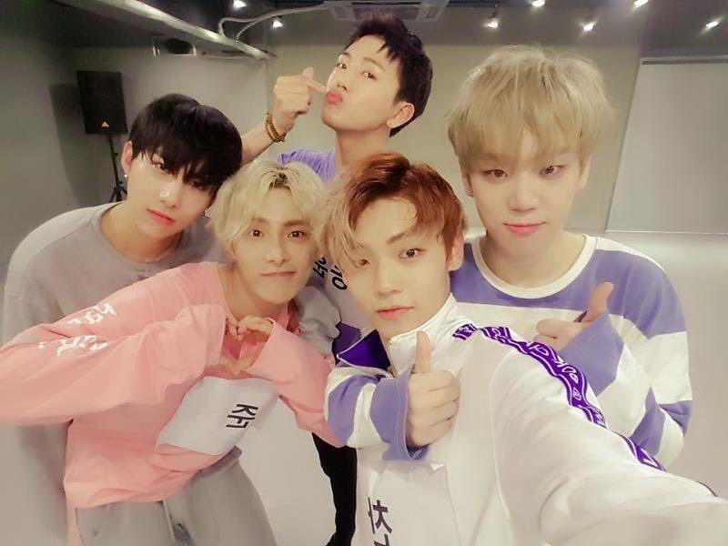 QueensOfACE's tweet photo. This selca makes me really want a soft concept https://t.co/Jt9SdjW4rt