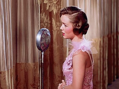 tbarnaud's tweet photo. #SondageComédieMusicale
Vainqueur avec 115v sur 661 :

CHANTONS SOUS LA PLUIE

1952

de Stanley Donen

Gene Kelly
Donald O’Connor
Debbie Reynolds
Jean Hagen
Millard Mitchell
Rita Moreno
Douglas Fowley
Madge Blake
Cyd Charisse https://t.co/kuYC37aaiY