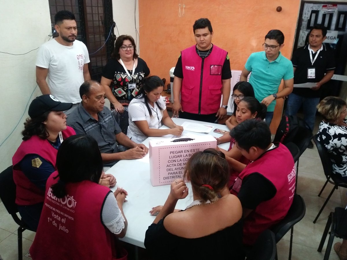 IEQROO_CM_FCP's tweet photo. Último simulacro de #Computos Municipales impartido por @_Pemo_ del @IEQROO_oficial en el @IEQROO_CM_FCP #Elecciones2018 #Estamos Listos
@iusjesp @CaroAnguiano https://t.co/oHK55NAbeD