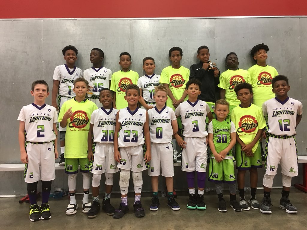 LightningElite_'s tweet photo. It’s a Family Affair.....Our LE2026 and LE2027 took care of business by finishing the weekend with a combined 10-0 record in the 2018 National MS Elite Showdown.  Championships all around!!!#LEDomination #itsanLEthing #LightItUp #ReptheBOLT @le_2026 @Coast2CoastPrep @Rick_Report https://t.co/bw7n66GzW4