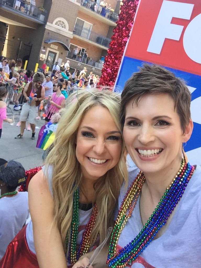 Sally Schulze on Twitter: "Happy #ChicagoPride! So fun to be with @fox32news float and @LouCanellis and @NatalieFox32 https://t.co/Wg2qUm5nKF" / Twitter