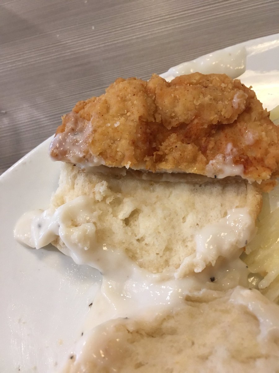 ryanarnoldr's tweet photo. Honest question @EatAtPerkins...is this normal on the southern fried chicken biscuit breakfast? Cam with only half the chicken https://t.co/9Mo7enDMqe