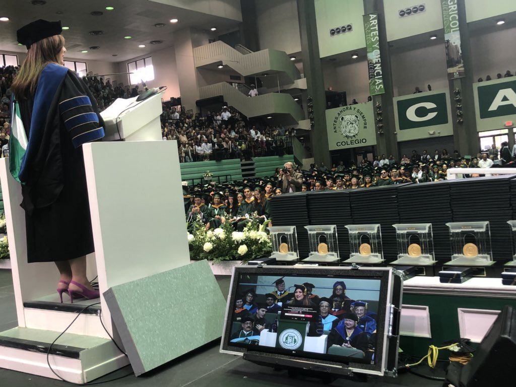 adamonzon's tweet photo. Fue un honor y privilegio ser su “Oradora Invitada” de Graduación @uprm ¡Gracias Presidente Universidad de Puerto Rico, Rectora Interina UPR Mayagüez, Junta de Gobierno, rectores, decanos, profesores y estudiantes por invitación! #GradRUM105 #GradRUM18 #antesahoraysiemprecolegio https://t.co/uxLrzvmKWh