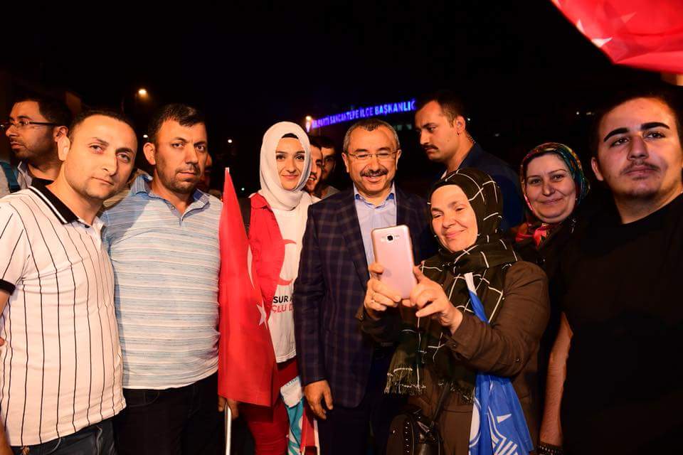 bbismailerdem's tweet photo. Teşekkürler SANCAKTEPE!

Millete hizmet yolunda kutlu yürüyüşe emin adımlarla yola "DEVAM" diyen komşularımızla, seçim zaferi coşkusuna ortak olduk.

ALLAH Hakkımızda Hayırlı Eylesin. (5) https://t.co/eUhlWvegGX
