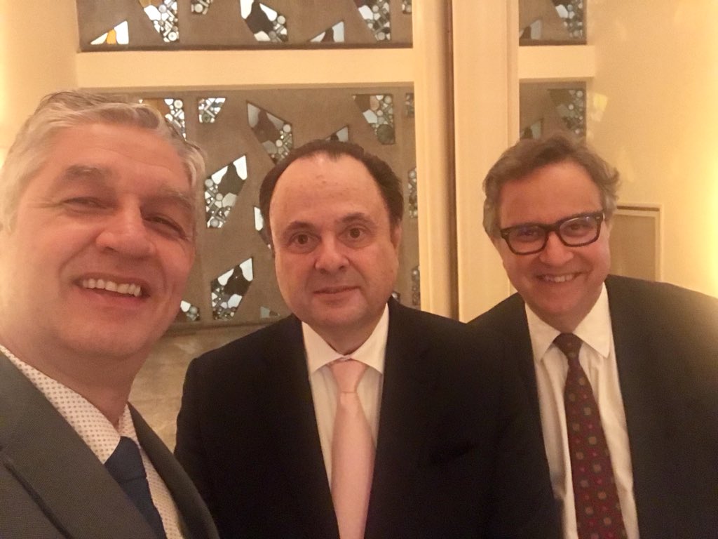 carlosdezen's tweet photo. #dezenpelomundo #dezenaroundtheworld hoje participando do EEBA - Encontro Econômico Brasil 🇧🇷 Alemanha 🇩🇪. No centro da foto : Embaixador brasileiro em Berlim : Mário Vilalva e ao seu lado o gerente de de desenvolvimento de negócios: Durval Carvalho de Barros #senatorturismo https://t.co/55nabVKkXk