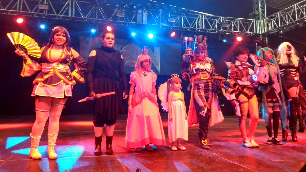 SMASHmanga's tweet photo. ¡Las participantes del concurso de #cosplay en @SMASH_CONmx! https://t.co/ZCoVIeQxzl