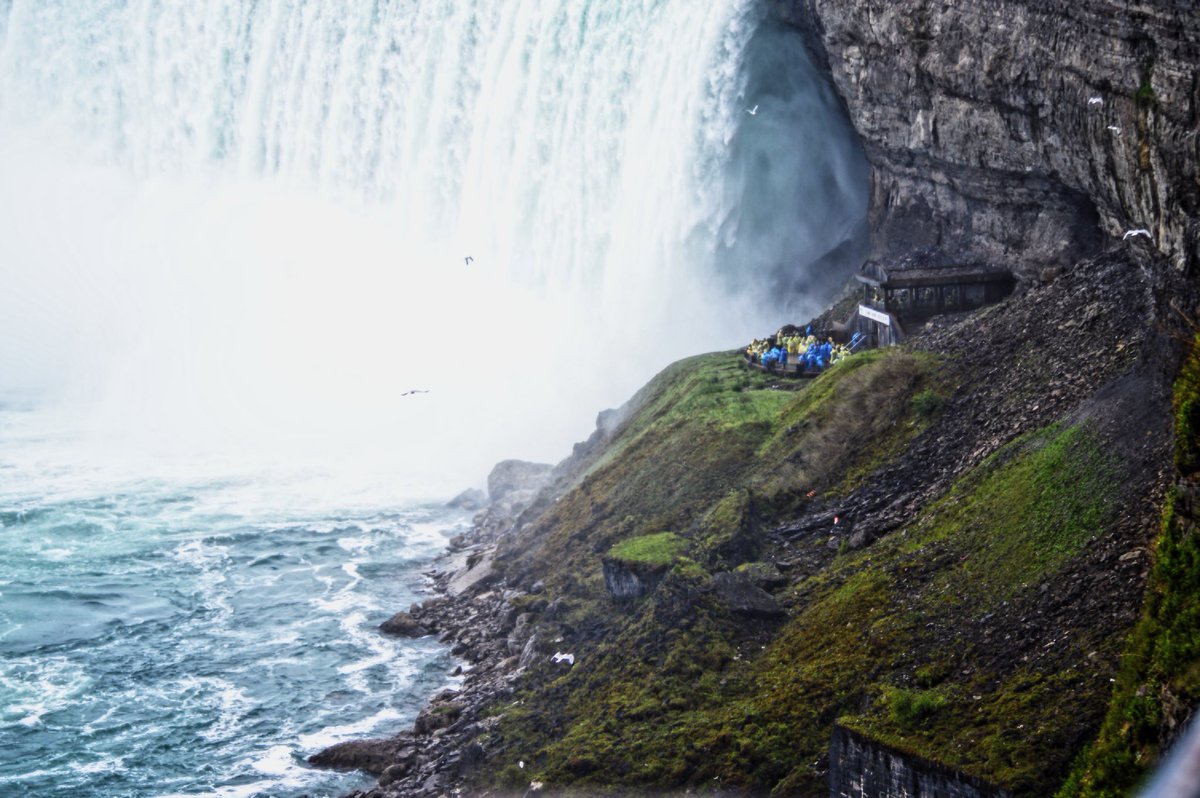 acaptureintime's tweet photo. Niagara Falls. A sight everyone should witness at least once in their lifetime. 🇨🇦 https://t.co/mYj3CAkp13