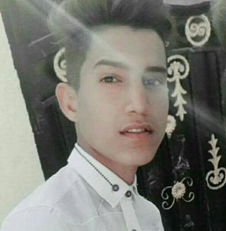 كـثيـرون يـسألـونـَي ؛ مـّن أنـَا فـأجـيبـهم بـكل ثـقـة : أنـَا مـثل الـفـرصـة مـّرة فـّي حـياتِگ ..[ مـّا تـتكـرر مـرتـين ]
#بارق
