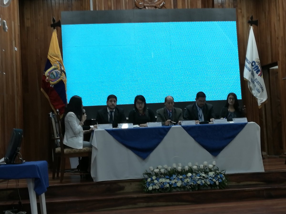radioluzyvidaec's tweet photo. Se instala la junta territorial en @CNELoja para el escrutinio de los PPL y voto en casa, las comisiones escrutadoras inician el conteo
#LuzYVidaInforma https://t.co/DwHAbgQeCV
