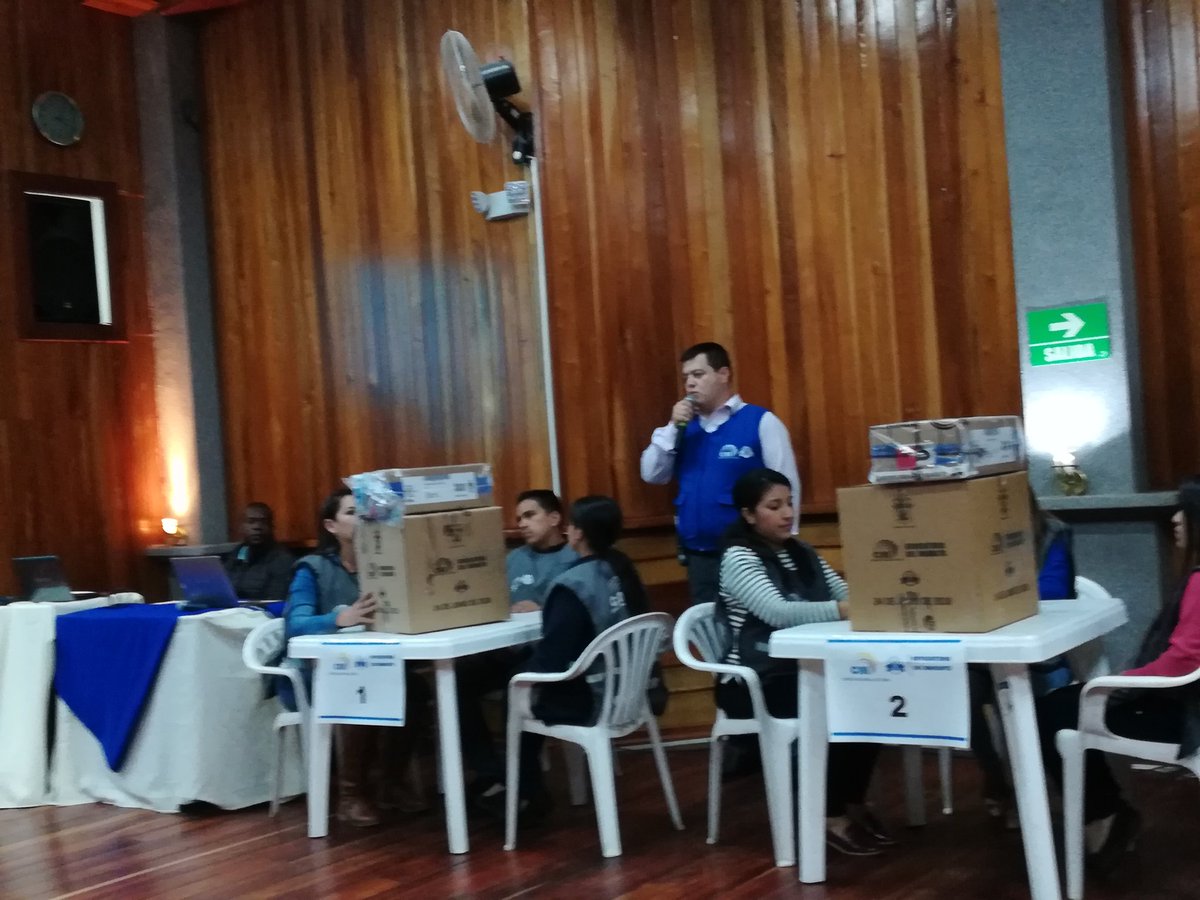 radioluzyvidaec's tweet photo. Se instala la junta territorial en @CNELoja para el escrutinio de los PPL y voto en casa, las comisiones escrutadoras inician el conteo
#LuzYVidaInforma https://t.co/DwHAbgQeCV