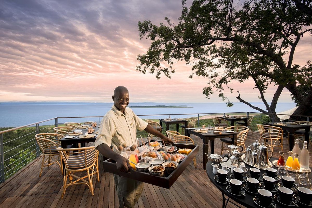wandering_thru's tweet photo. Is there a more wonderful smile, and a more stunning coffee setup to wake up to? 🥐☕
#WanderingThru
#CoffeeWithAView #BestSmile #BestSafari #TakeUsBack #africansafari #safariexperience #wanderingthruexperience #IHAdTwo https://t.co/DPaxH2EsJn