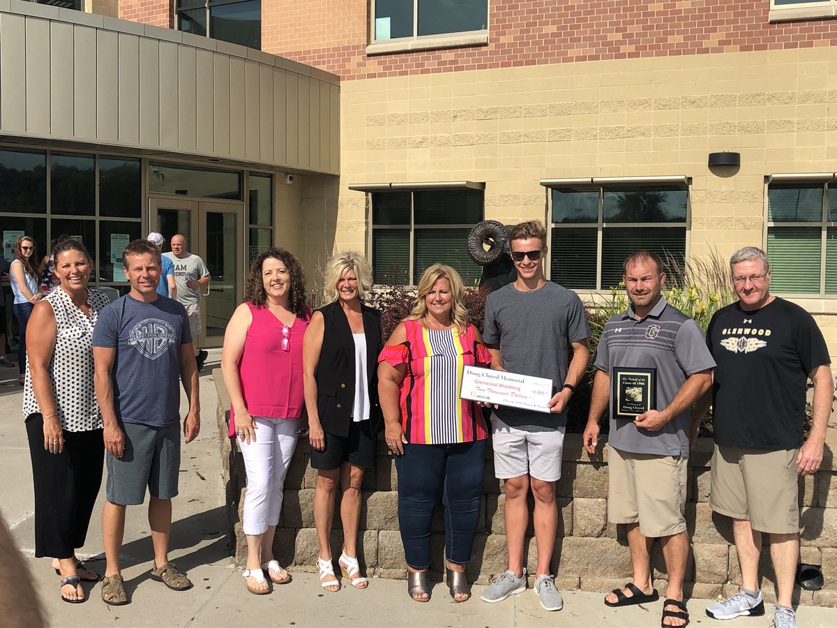 GlenwoodRams's tweet photo. A special thanks to Becki &amp; Dillon Cloyed &amp; the Class of 1986 for their donation to Glenwood Wrestling in honor of Doug Cloyed. In addition to the donation, a scholarship will also be set up in his honor and be given to a senior for years to come! https://t.co/Tv5cfyC5ib