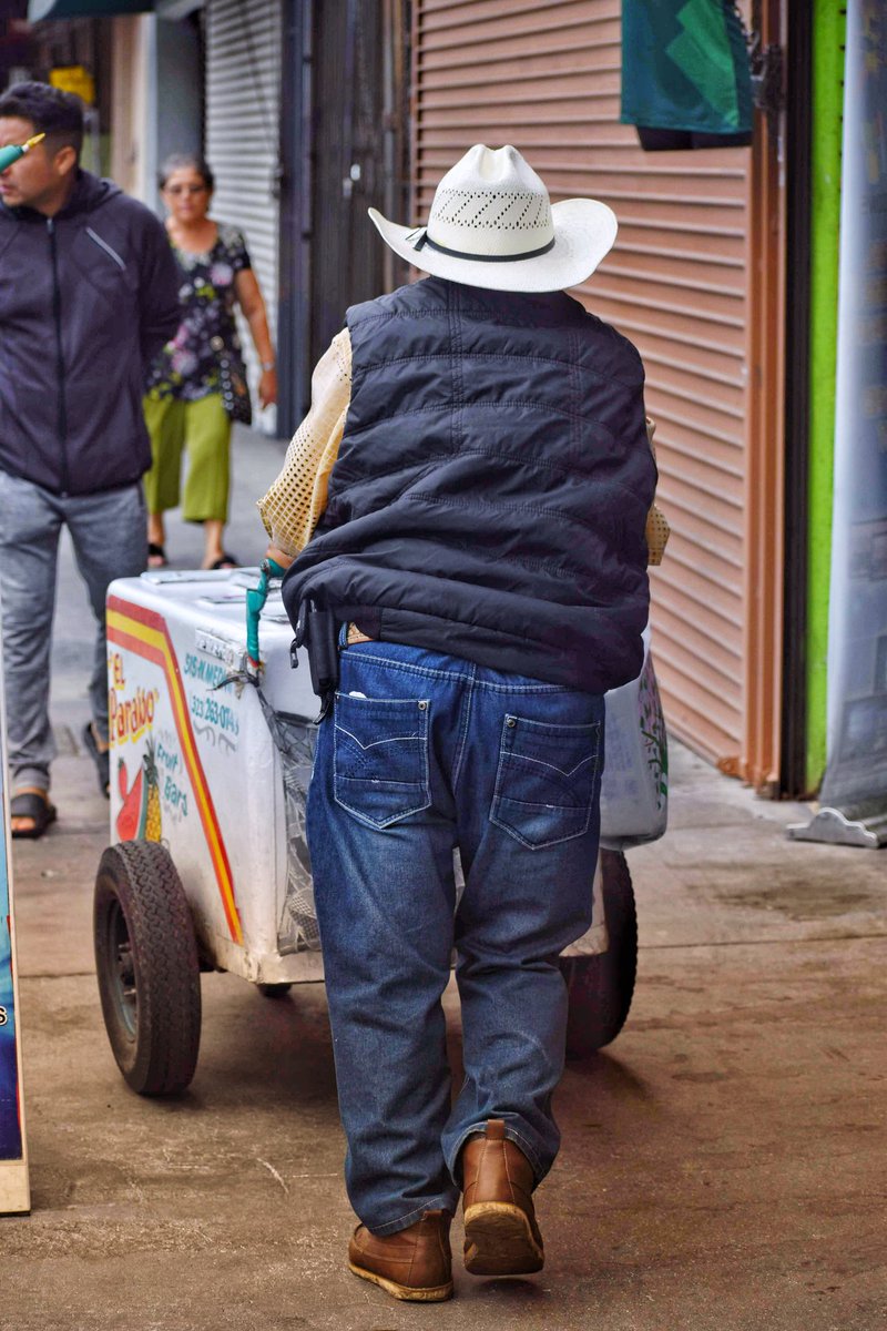 elpepedepepes's tweet photo. Some of the hardest working people out there!
#photography #losangeles #abc7eyewitness #elpaletero #nikon https://t.co/u8ZxXUSQYt