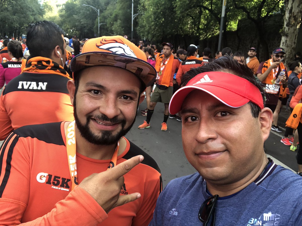 conde_jhona's tweet photo. Como cuando te encuentras con esos grandes amigos!! 
Un placer compartir la ruta y #SumarKms #yoElegiCorrer #TortoiseRunProject #Gatorade15K #G15 #Ponle_Galleta https://t.co/FZRL91ZceH