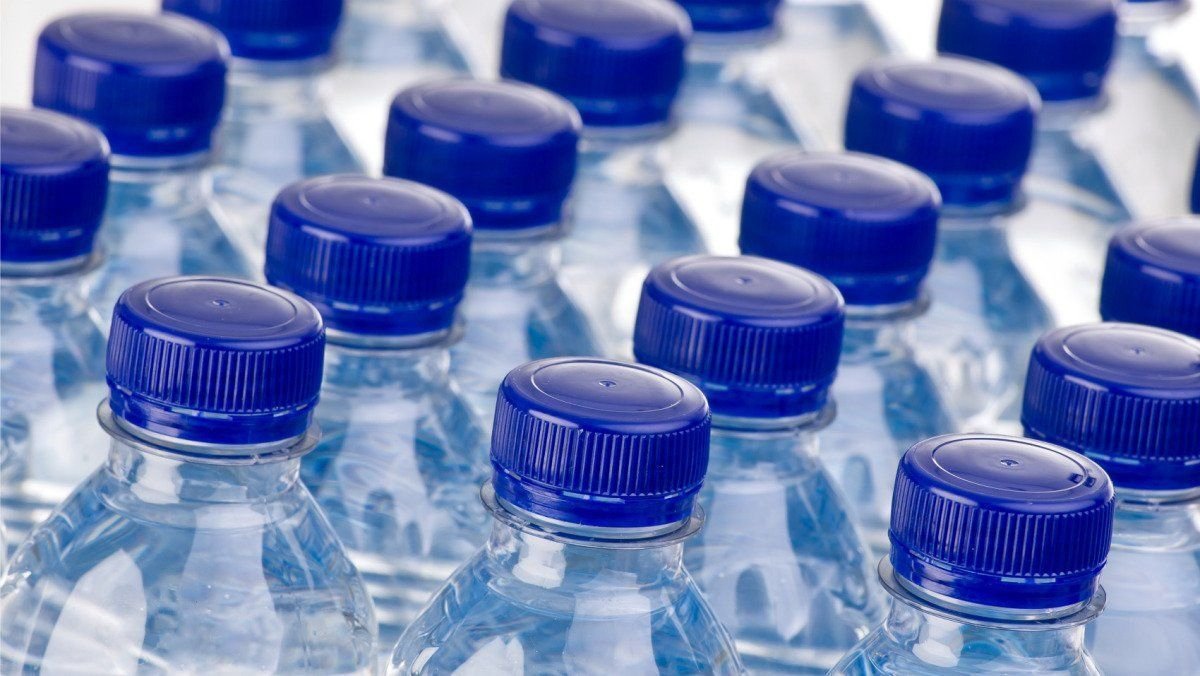 mabhishek_75's tweet photo. Use a water filter to purify tap water instead of buying bottled water. It generates large amounts of container waste! #GoGreenTip https://t.co/Dj9dxrtRua