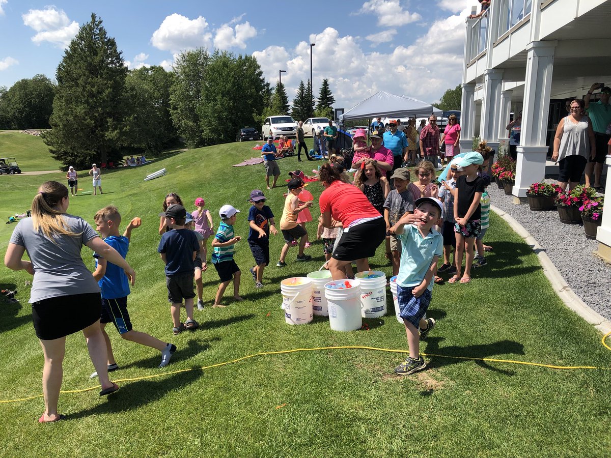 BelvedereGCC's tweet image. Could not have asked for a more beautiful day for our 3rd annual Family Fun Day! This year saw an epic water balloon battle! #belvederegcc #whyibelong #family #bouncycastle #waterballoons #familyfun