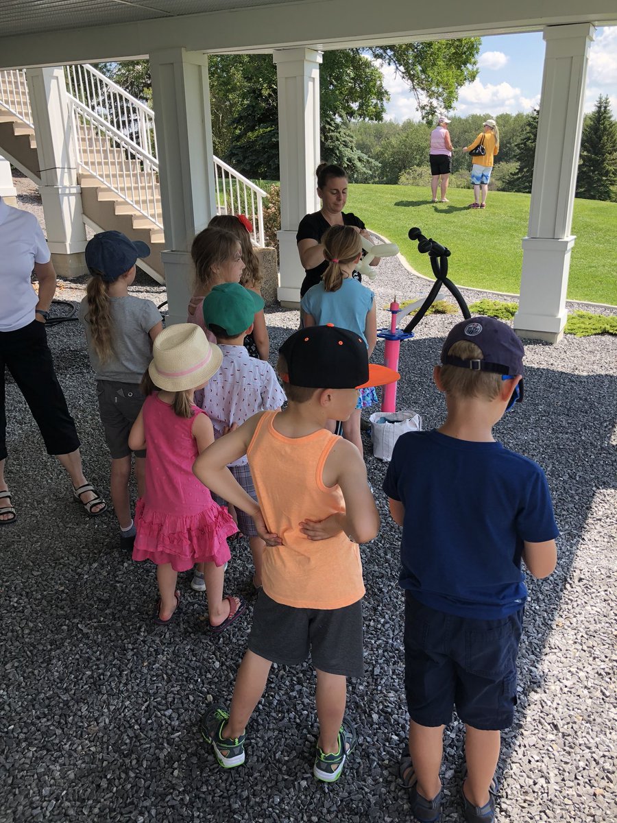 BelvedereGCC's tweet image. Could not have asked for a more beautiful day for our 3rd annual Family Fun Day! This year saw an epic water balloon battle! #belvederegcc #whyibelong #family #bouncycastle #waterballoons #familyfun