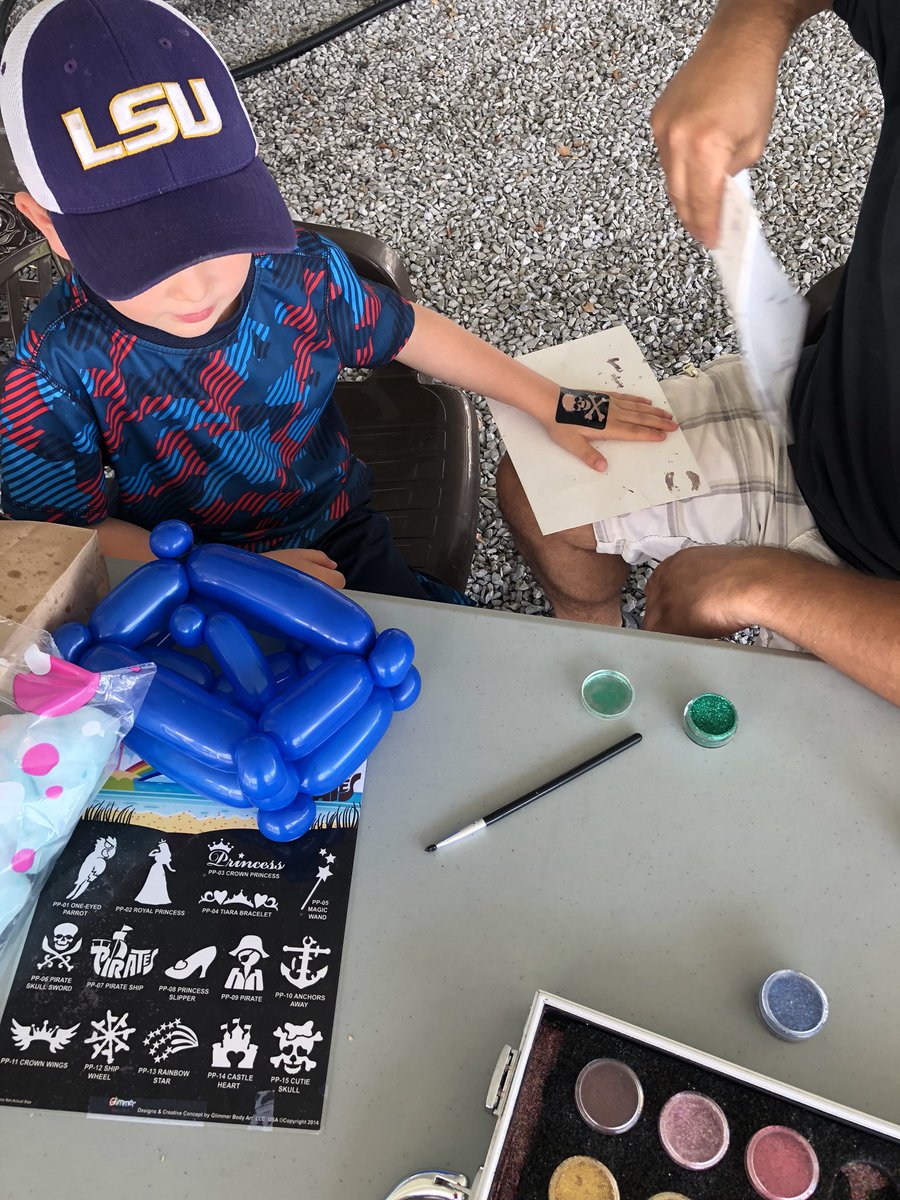 BelvedereGCC's tweet image. Could not have asked for a more beautiful day for our 3rd annual Family Fun Day! This year saw an epic water balloon battle! #belvederegcc #whyibelong #family #bouncycastle #waterballoons #familyfun