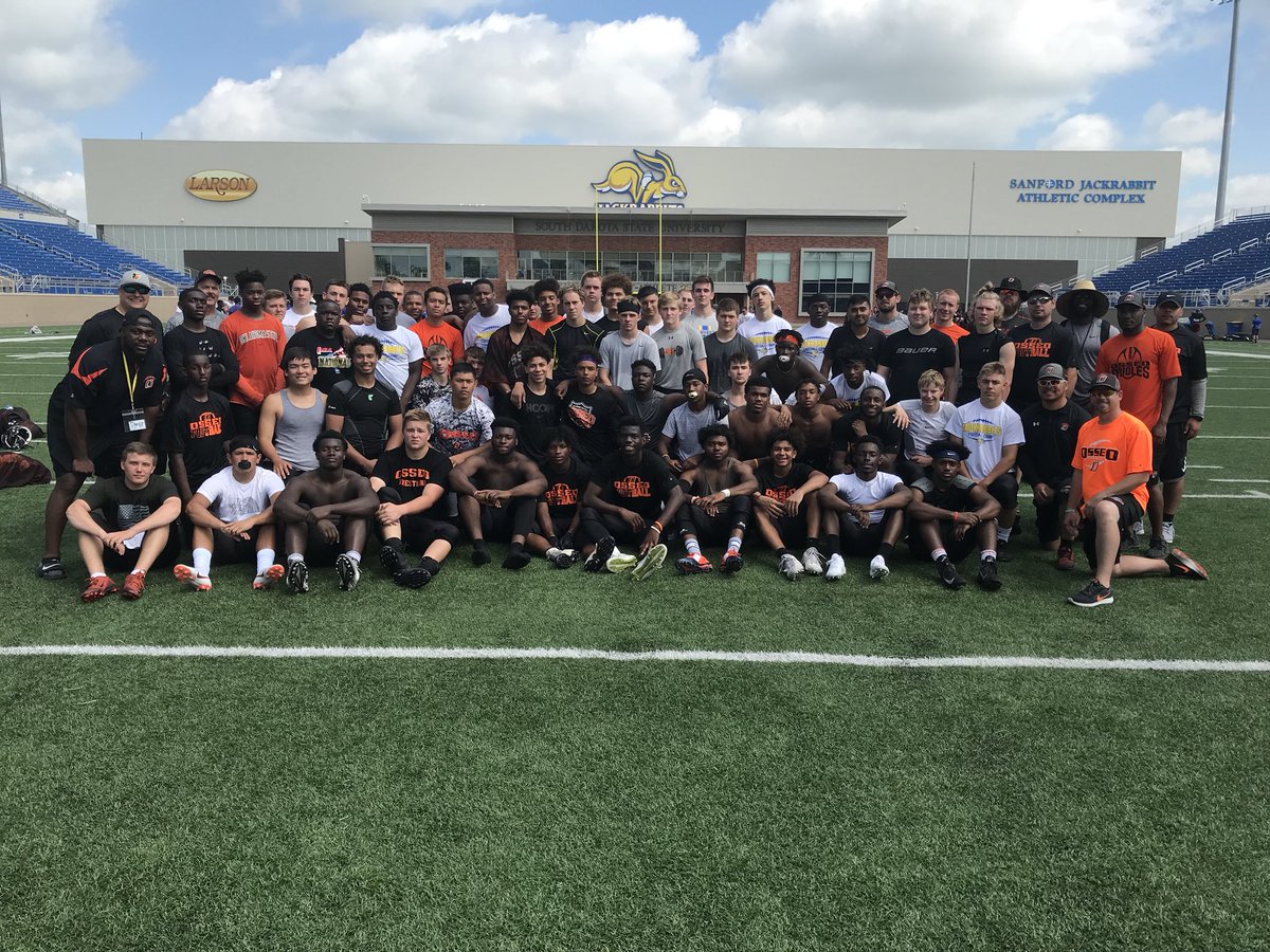 Osseo_Football's tweet photo. Wow, What a group! Top to bottom, old to young players! Excellent weekend and experience at SDSU. The speed, athleticism, and depth spoke itself but we were blown away at the competitiveness, leadership, grit and toughness of each one of these guys. We got better! #AAO T.E.A.M. https://t.co/TrBkuoP7xC