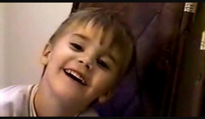 Fullsober's tweet image. Um sorriso que me encantou desdo do primeiro monte que eu vi, uma paz que acalma meu coração, este é o sorriso que me motiva todos os dias, esse é um homem maravilhoso que me incentiva a ser forte a todo tempo apesar das barreiras.
ESSE É MEU KIDRAUHL