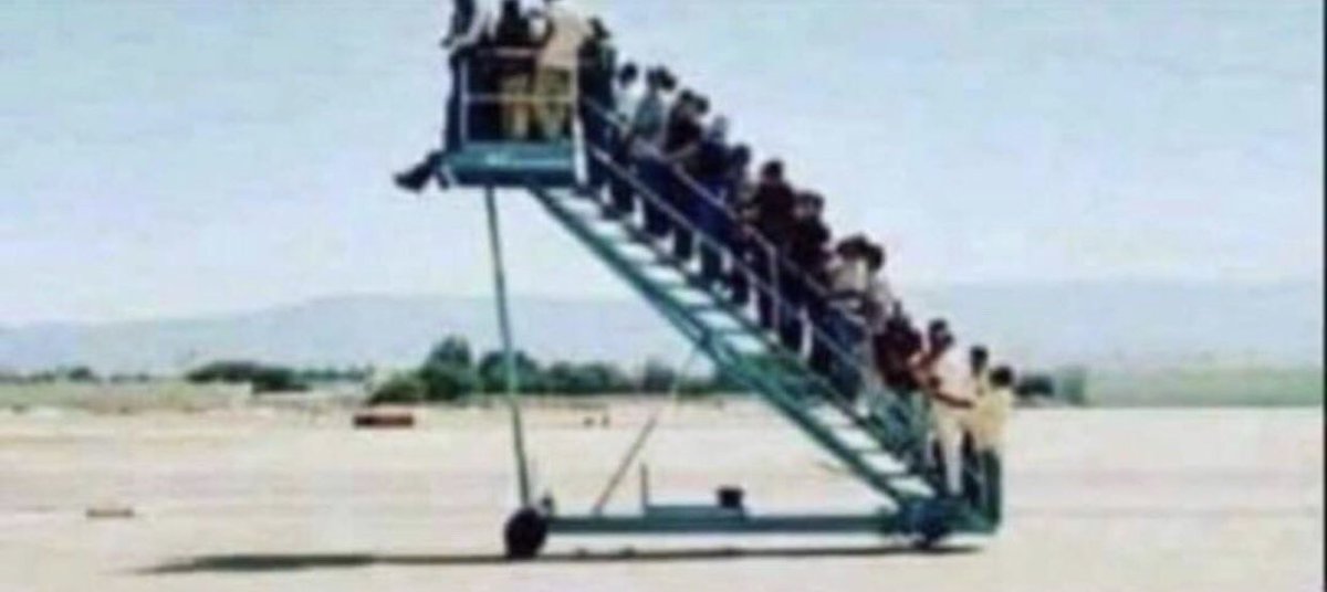 Þegar þú ferðast með Wow Air og gleymir að borga aukalega fyrir flugvélina