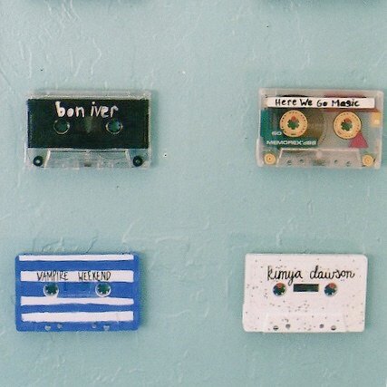 ❝ʏᴏᴜ ᴘᴜᴛ ʏᴏᴜʀ ᴀʀᴍs ᴀʀᴏᴜɴᴅ ᴍᴇ,
ᴀɴᴅ ʟᴇᴛ ᴍᴇ sɪɴᴋ ɪɴ.
ʏᴏᴜ ᴍᴀᴋᴇ ɪᴛ ғᴇᴇʟ ʟɪᴋᴇ ʜᴏᴍᴇ,
ᴀɴᴅ ɪ ғᴇᴇʟ ʟɪᴋᴇ ᴛʜᴀᴛ's ᴡʜᴇʀᴇ ɪ ʙᴇʟᴏɴɢ.❞