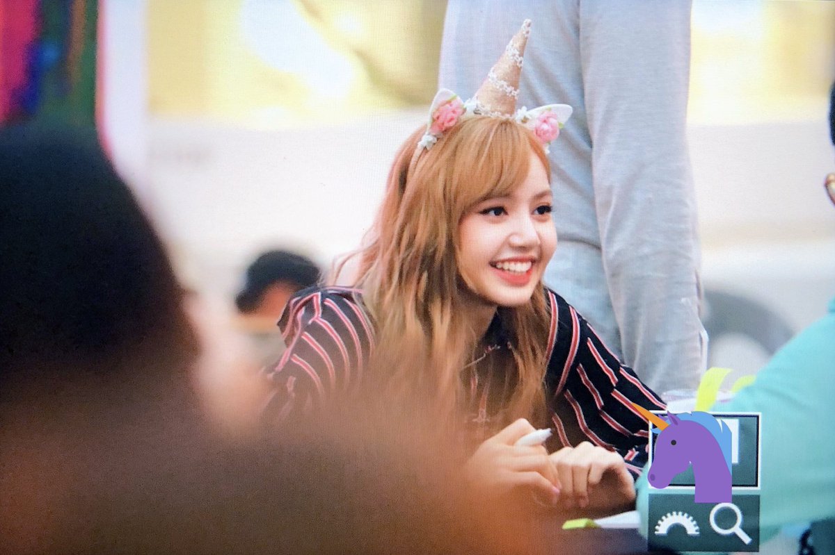 jenliced's tweet photo. i love her so much :( https://t.co/9ltBBHfLBk