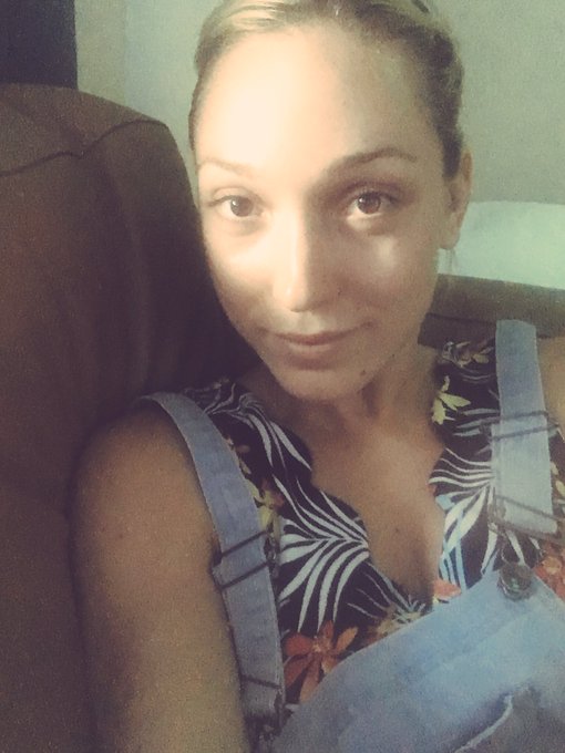 I always have vacation vibes. https://t.co/6VGOa7uFUn<a href="/tag/sexpositive"class="tags"><span>#sexpositive</span></a>