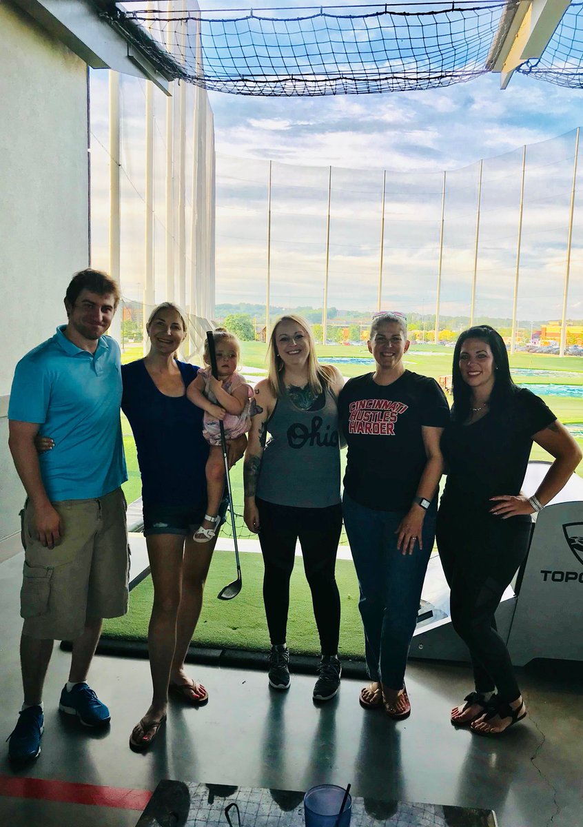 Legacy Cincy NW celebrating their win in the Asurion Simple Set Up contest!  AweSOHme job team! And thank you <a href="/MzTia7/">MzTia</a>!